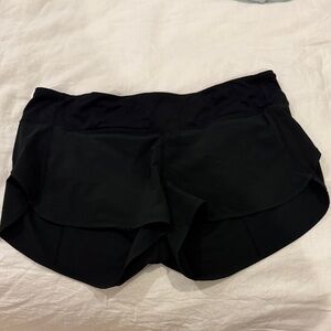 Lululemon black size 10 low rise speed up shorts 2.5